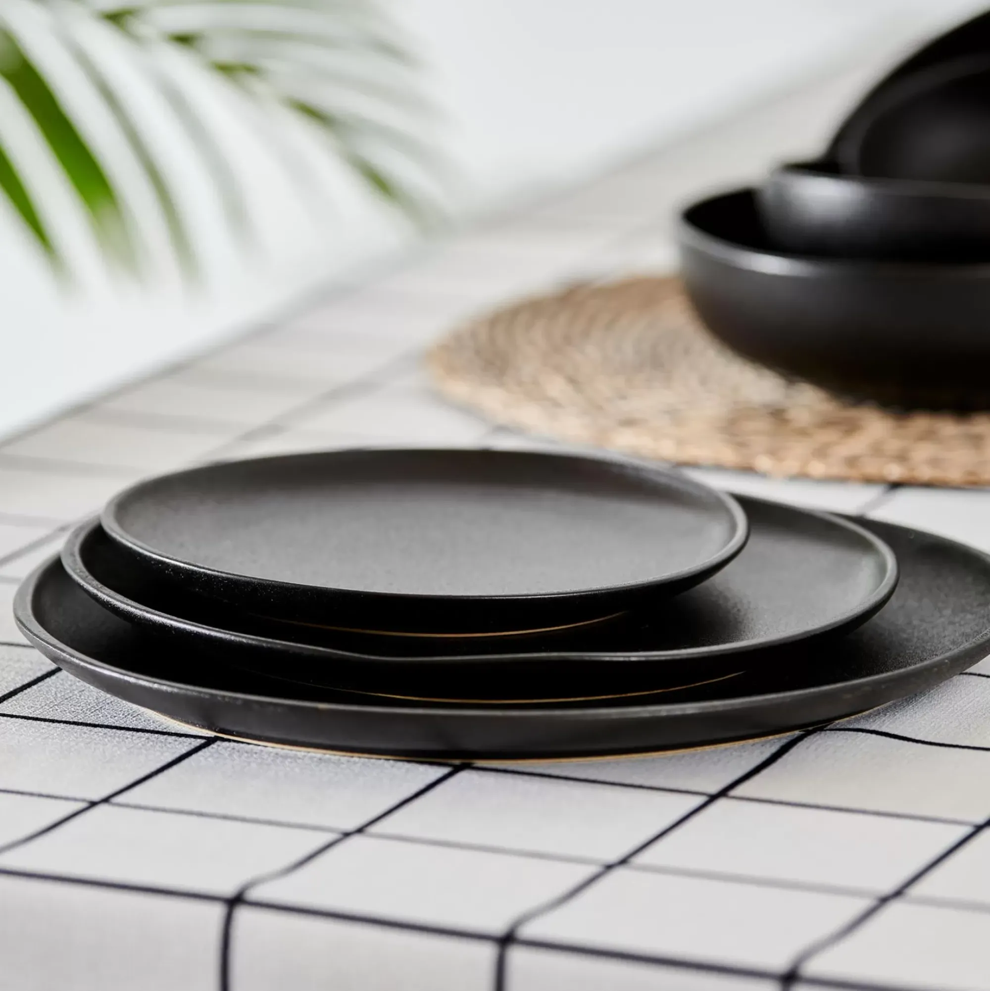 CASA Magma Plato Negro Discount